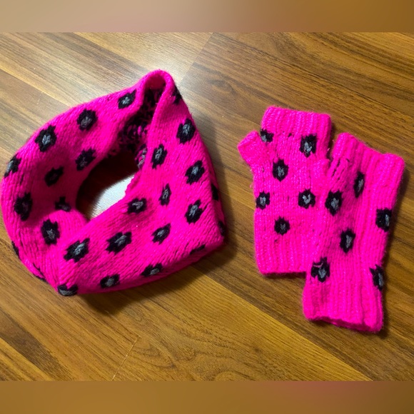 Autumn Cashmere hot pink infinity scarf and matching fingerless gloves - Picture 1 of 4